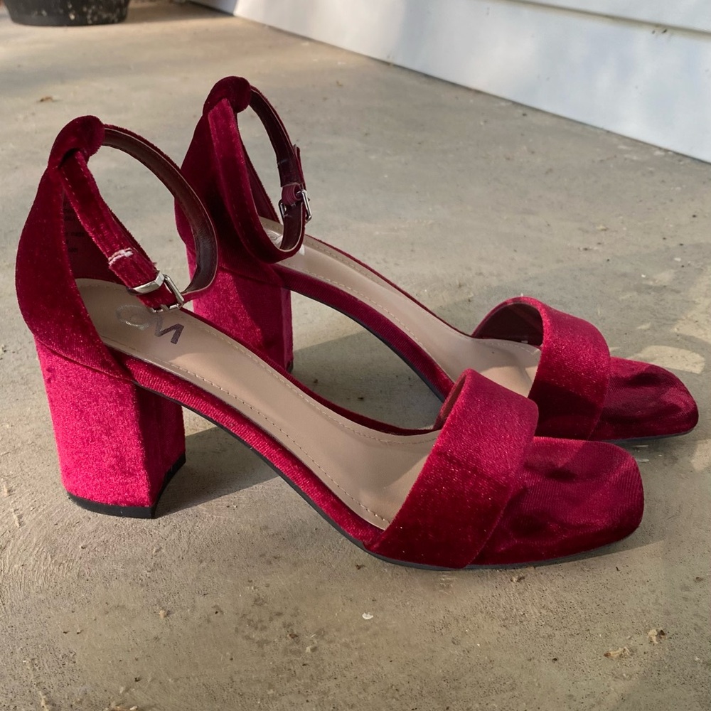 Elegant Velvet Block Heel Sandals